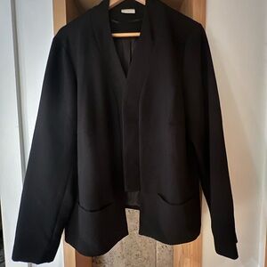 Black Plus Size Junarose Blazer, equivalent to US size 18.